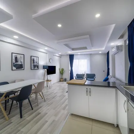 Lejlighed Comfortable With Balcony Near Beach In And Trendy Spots In *